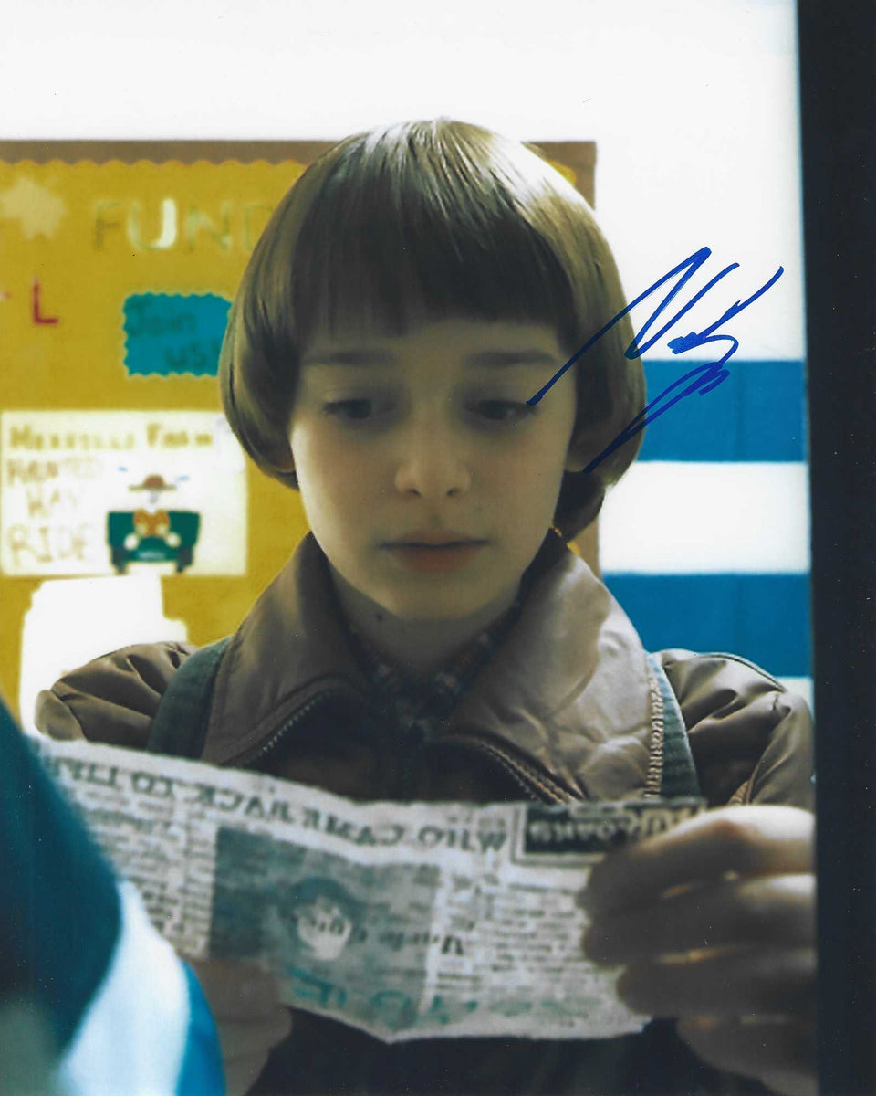 Noah Schnapp 10x8 Signed in Blue Stranger Things – Showmasters