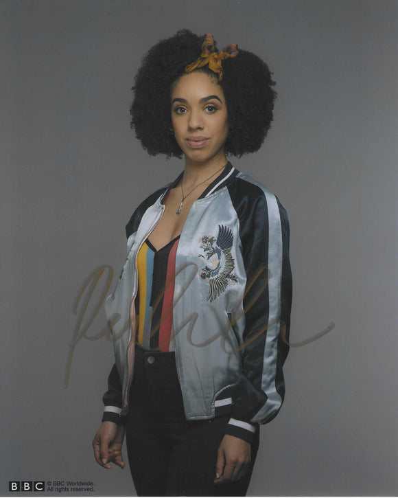 Pearl Mackie 10x8 signed in Gold Doctor Who