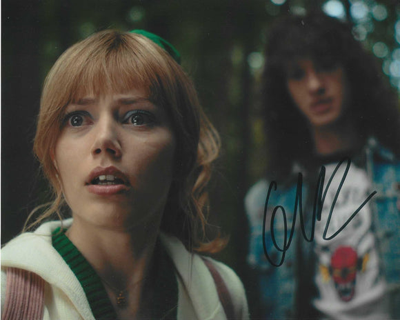 Grace Van Dien 10X8 Signed In Black Stranger Things – Showmasters Comic ...