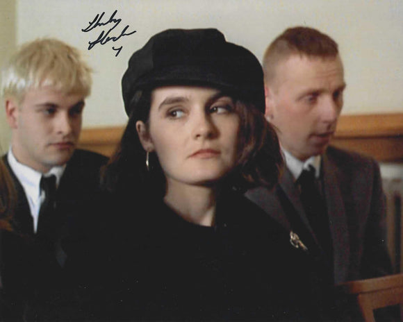 Shirley Henderson 10x8 signed in Black Trainspotting