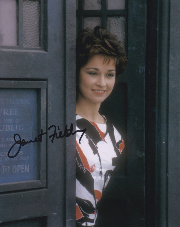 Janet Fielding10x8 signed in Black Doctor who